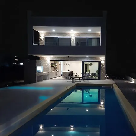 Beachfront With Pool Villa *