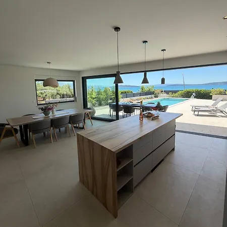 Beachfront With Pool Villa Kaštela