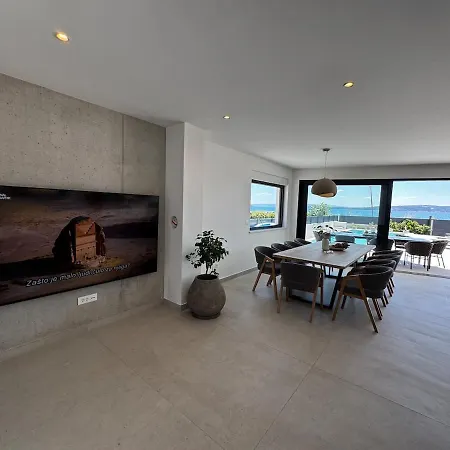 Beachfront With Pool 빌라 Kaštela
